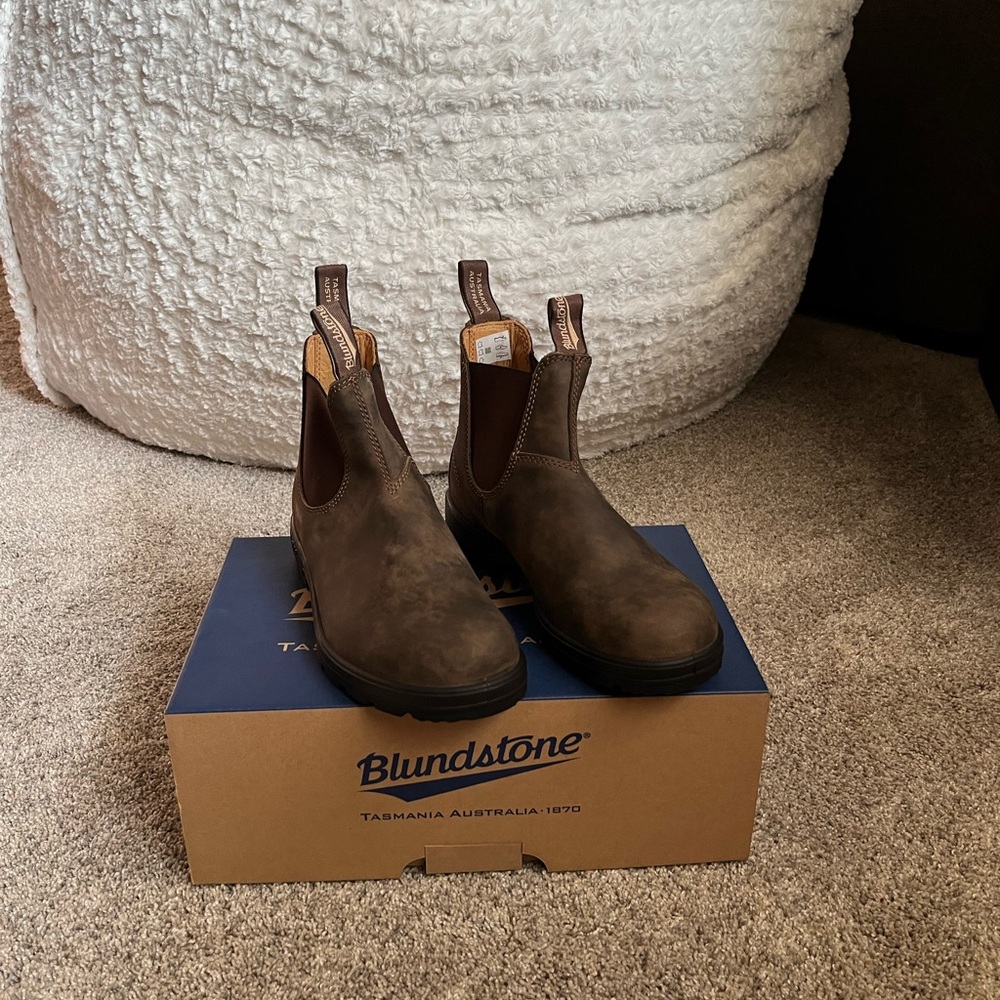 NWT Blundstone #585- Rustic Brown